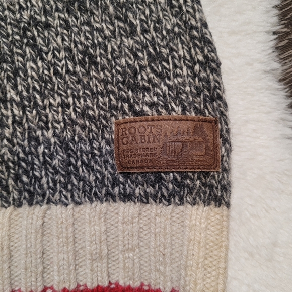 Roots Cabin Crewneck Sweater with Suede Elbow Patches In Marled Grey Sz M - Picture 4 of 9